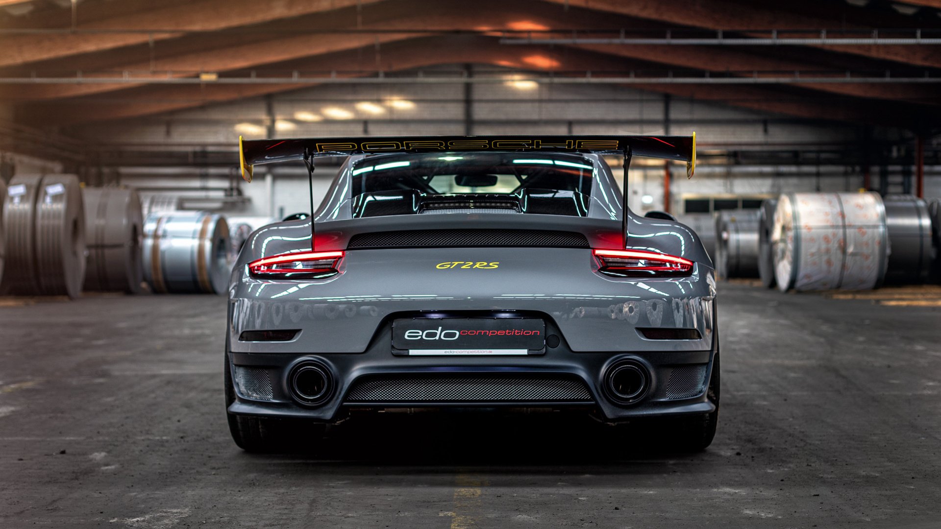 铁幕之下,罗德里在霓虹迷宫中的防守艺术