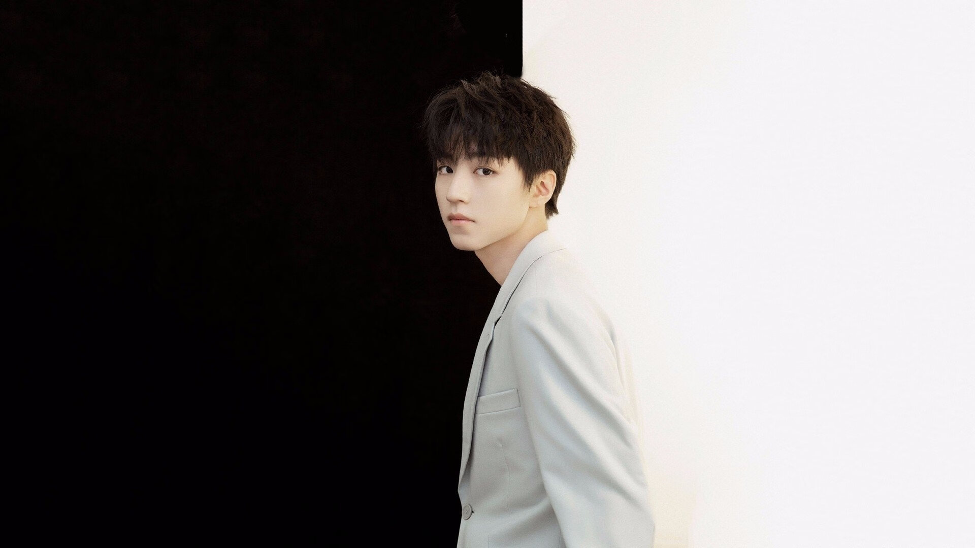 基耶萨独舞安联，拜仁对阵芬兰友谊赛中的主宰者传奇